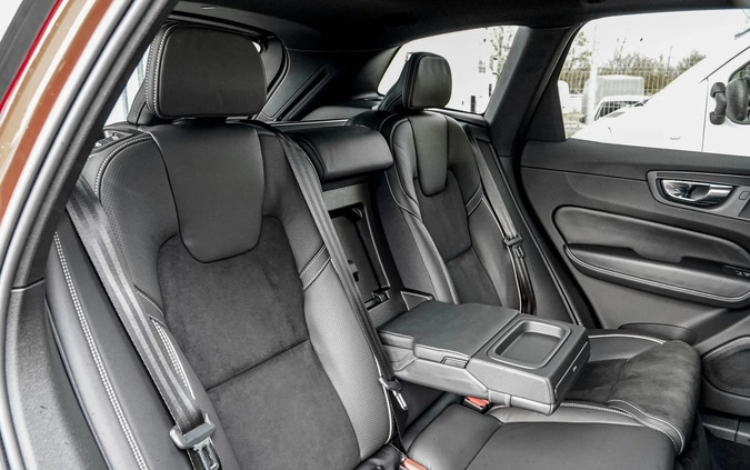 Volvo XC 60 cena 133900 przebieg: 112000, rok produkcji 2018 z Sławno małe 781